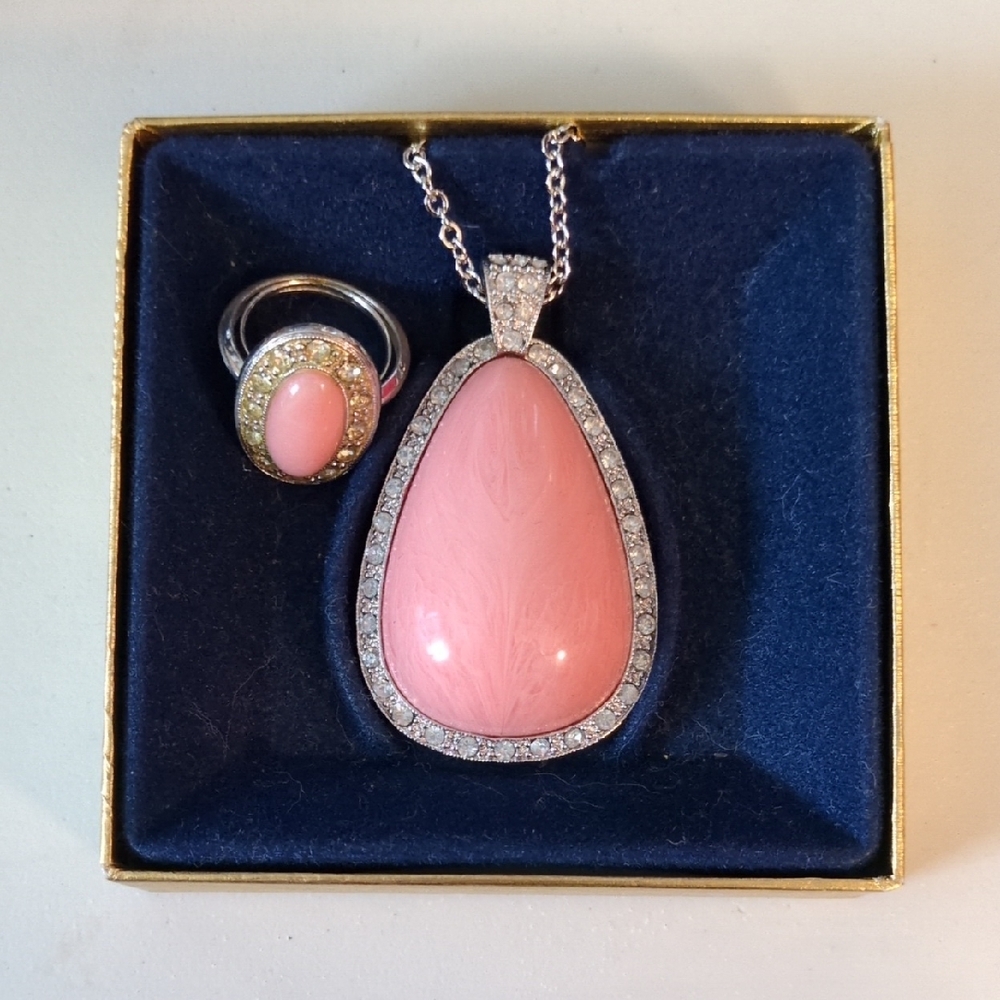 1974 Avon Necklace And Ring Set